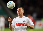 九游娱乐-霍勒迪高光表现撕裂防线，骑士团队篮球冲垮深圳队