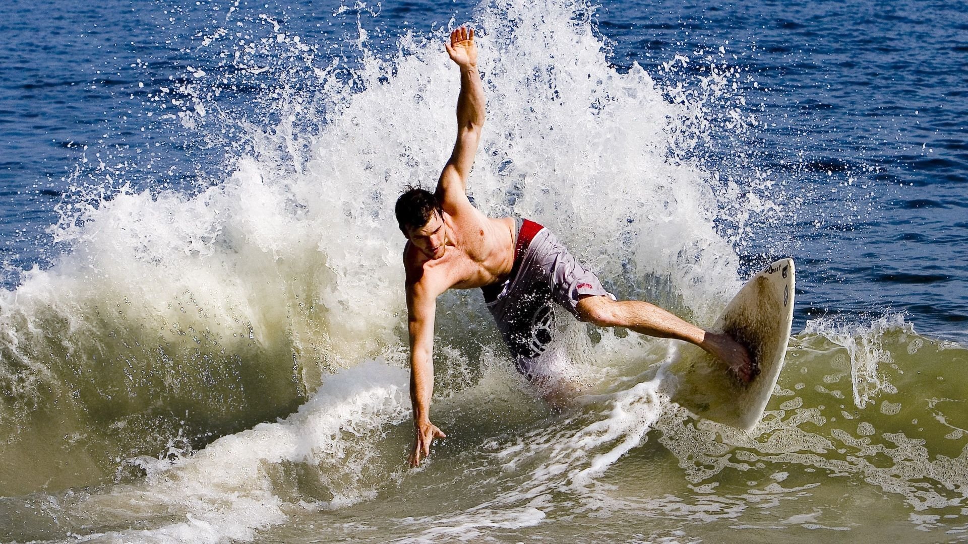 欧冠半决赛焦点战，那不勒斯斩落澳大利亚式铁血防守