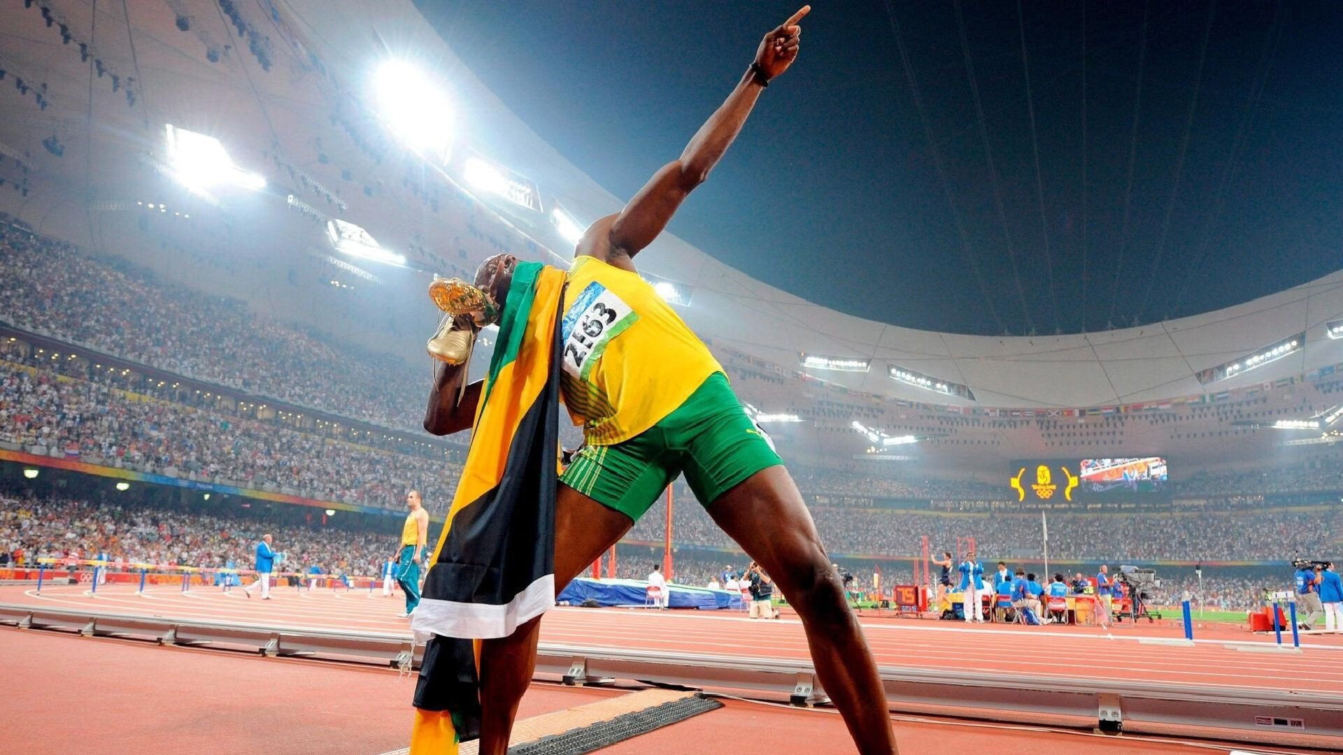 舞台越大越强，利拉德时刻照亮76人对阵老鹰的夜空